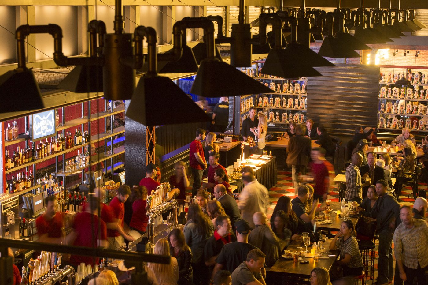 The Brooklyn Bowl Las Vegas dining room and bar at full capacity.